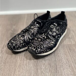 Cafe Noir Chic Black Embroidered Floral Women's Sneakers Size 39/6